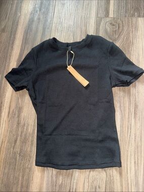 SKIMS NWT cotton rib t shirt